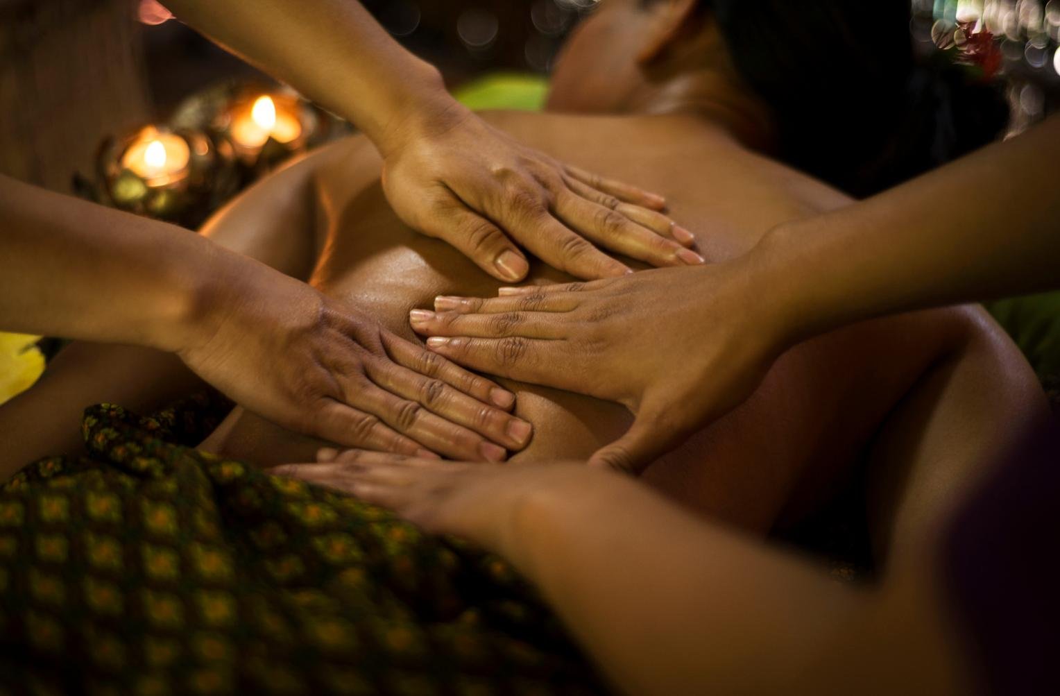 Four hands body massage at SUNBABY Spa